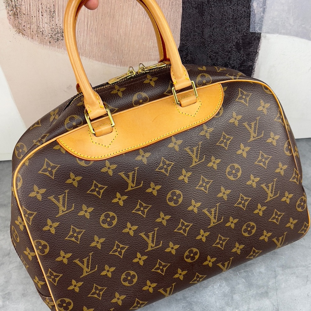 🌵Authentic Louis Vuitton Deauville Monogram🌵 - Picture 4 of 17
